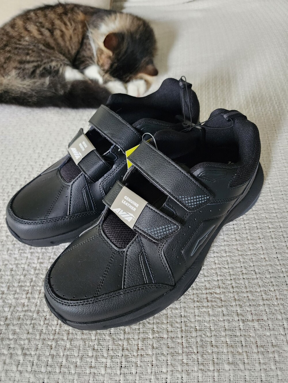 NWT Avia Black Leather Velcro Sneakers